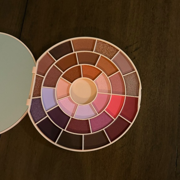 P. Louise Off The Record Palette - Picture 4 of 11